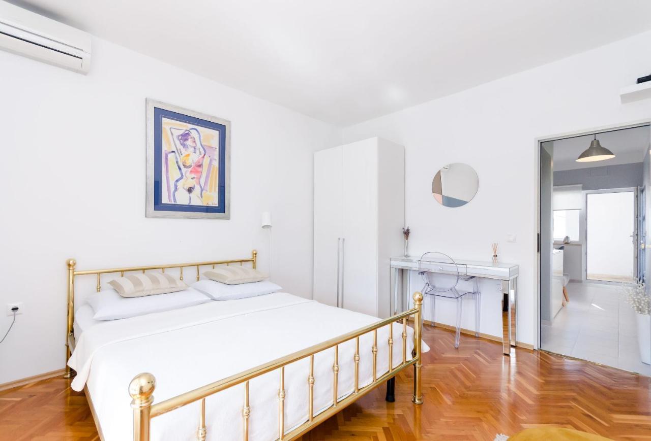 Apartments Sinisa Malinska Exterior photo