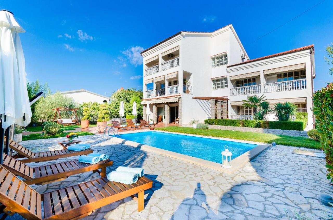 Apartments Sinisa Malinska Exterior photo