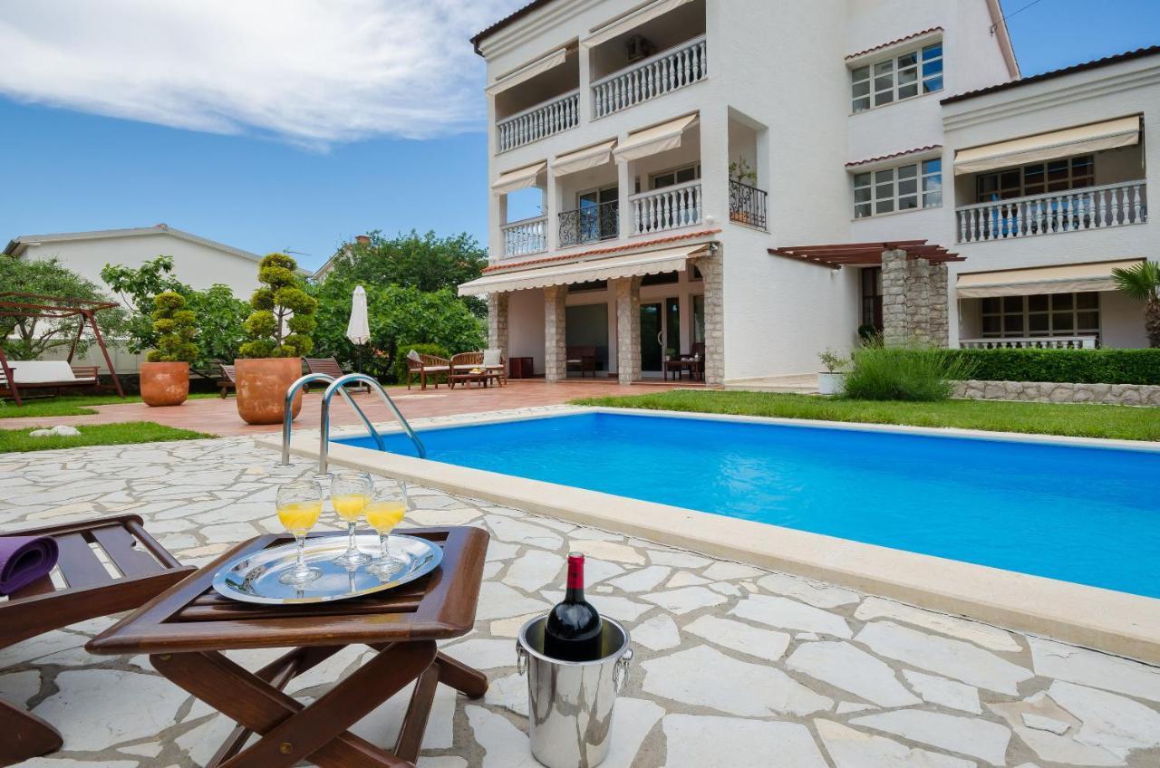 Apartments Sinisa Malinska Exterior photo