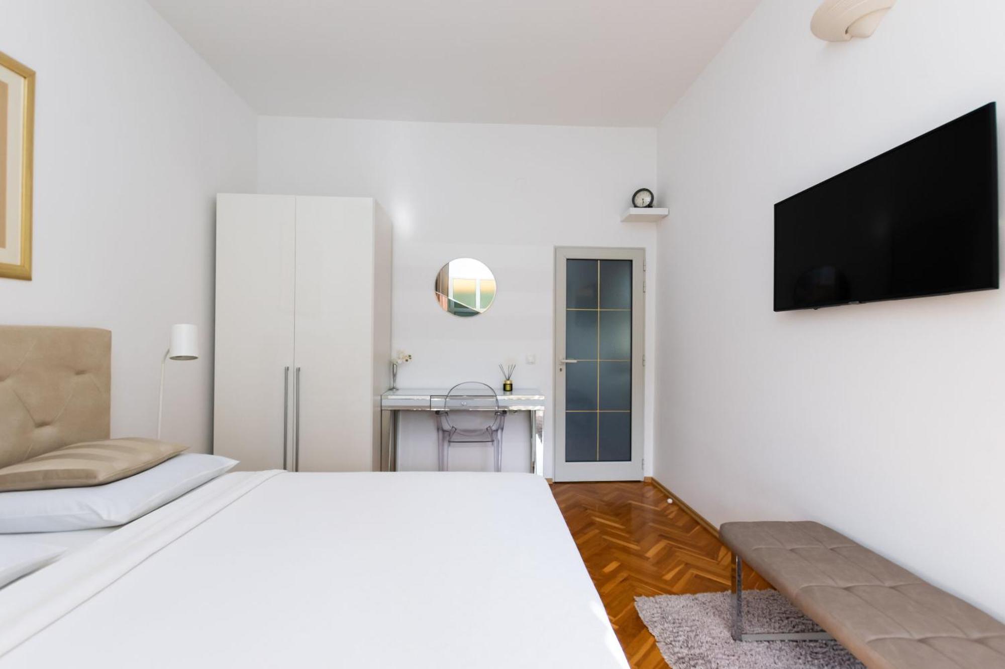 Apartments Sinisa Malinska Exterior photo