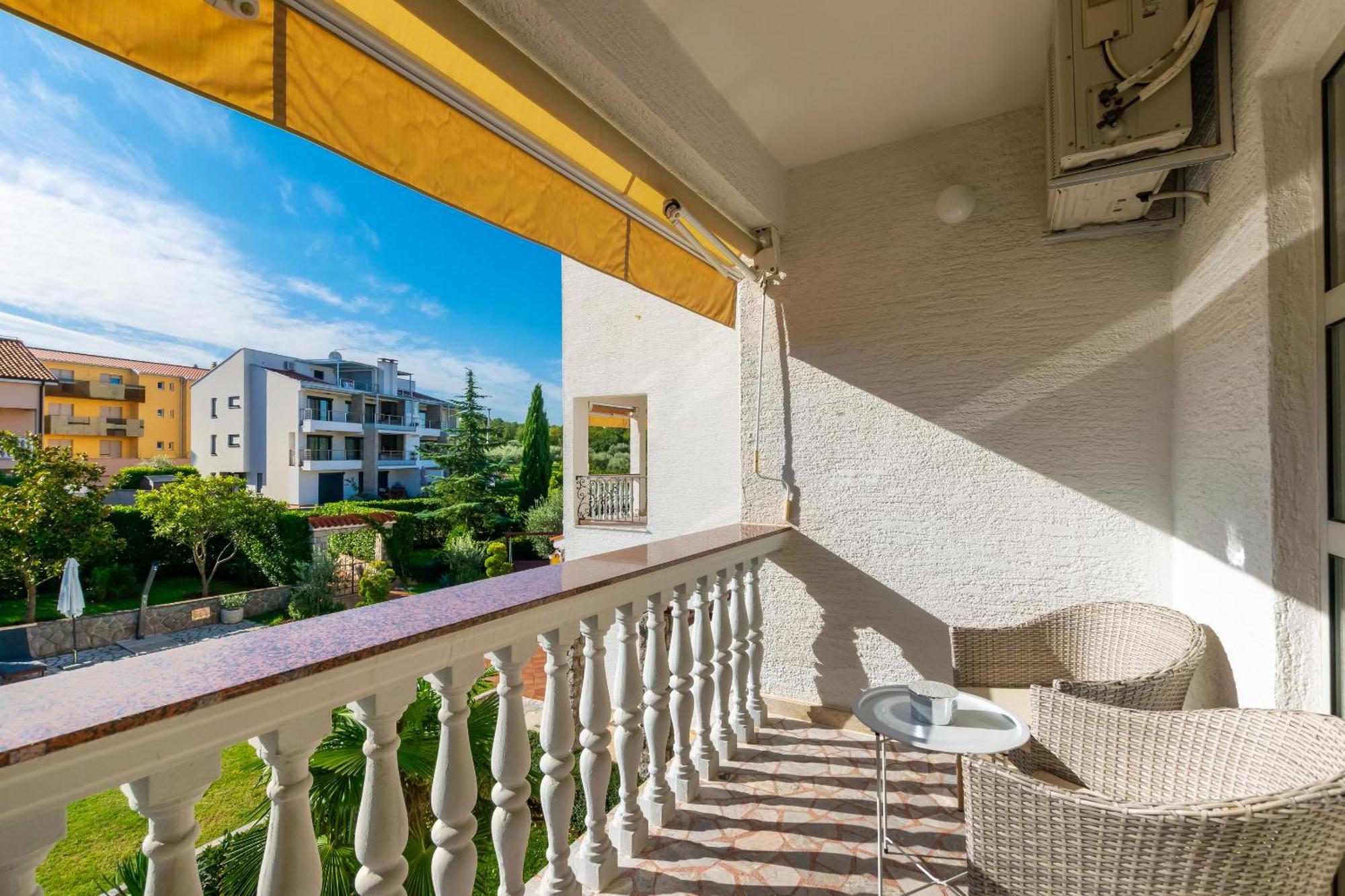 Apartments Sinisa Malinska Exterior photo
