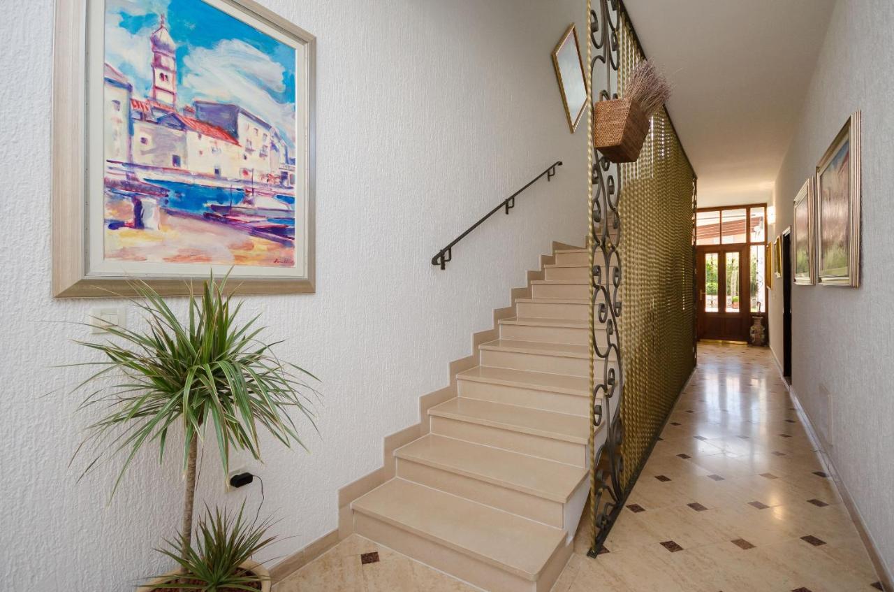 Apartments Sinisa Malinska Exterior photo