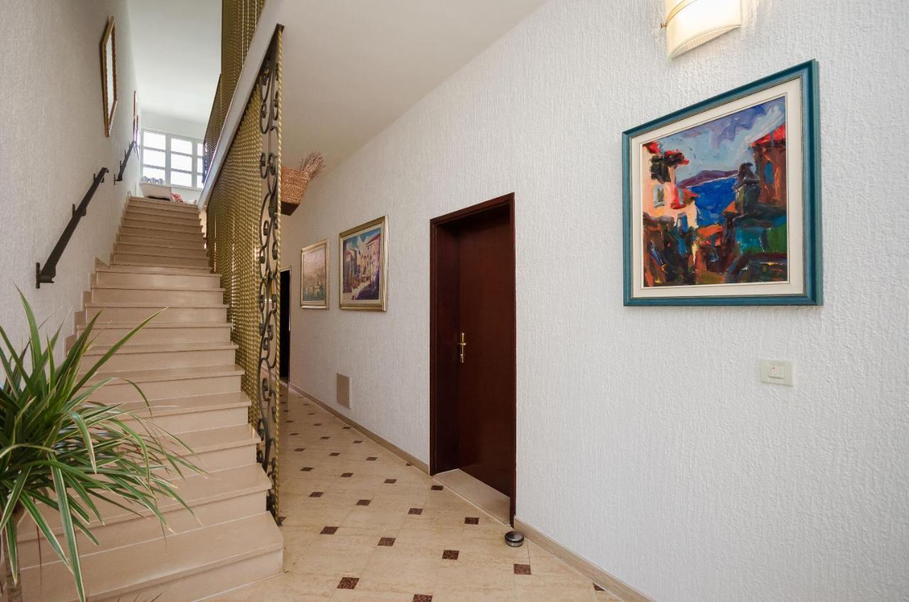 Apartments Sinisa Malinska Exterior photo